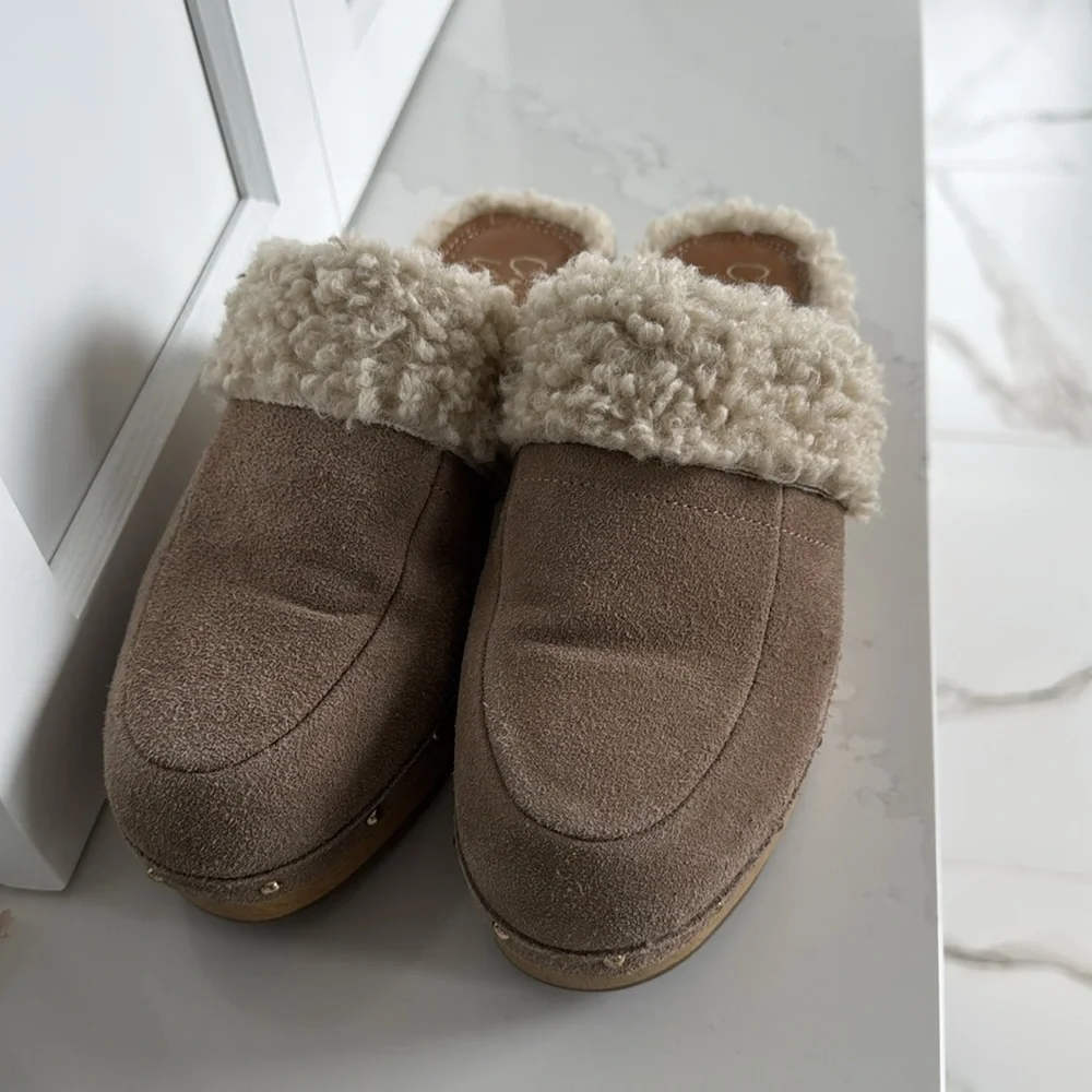 Crown Vintage mules in size 6. - Picture 6 of 7